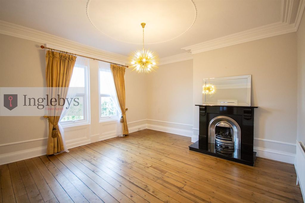 Property photo 1 of 29