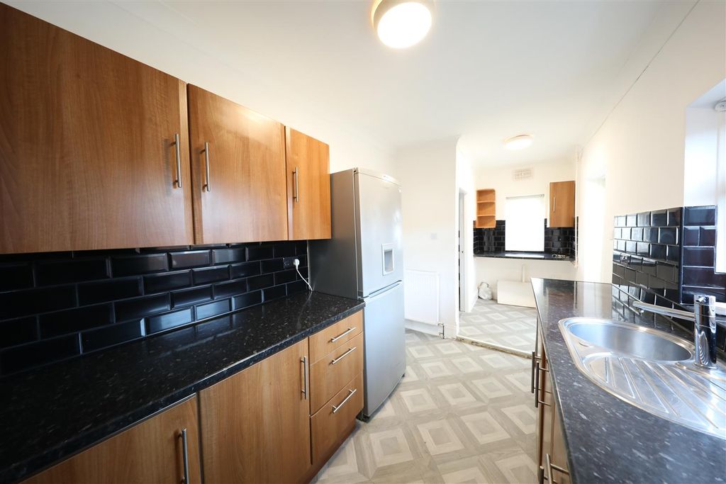 Property photo 2 of 14 Kitchen