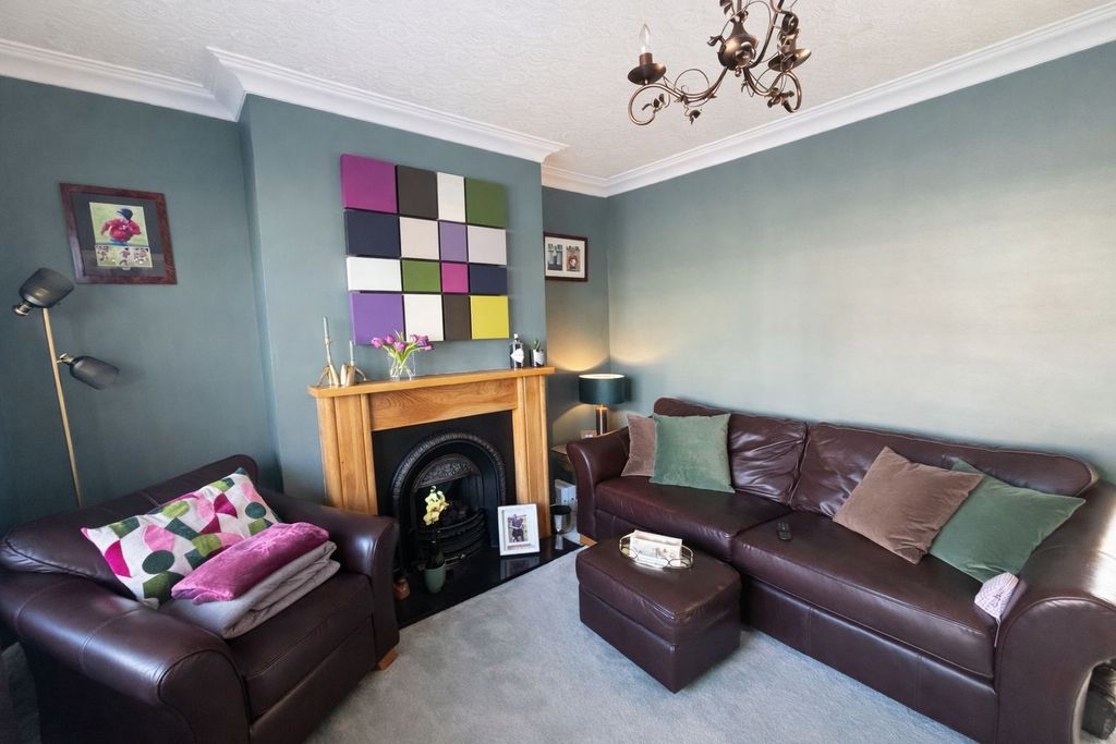 Property photo 3 of 14 Living Room.