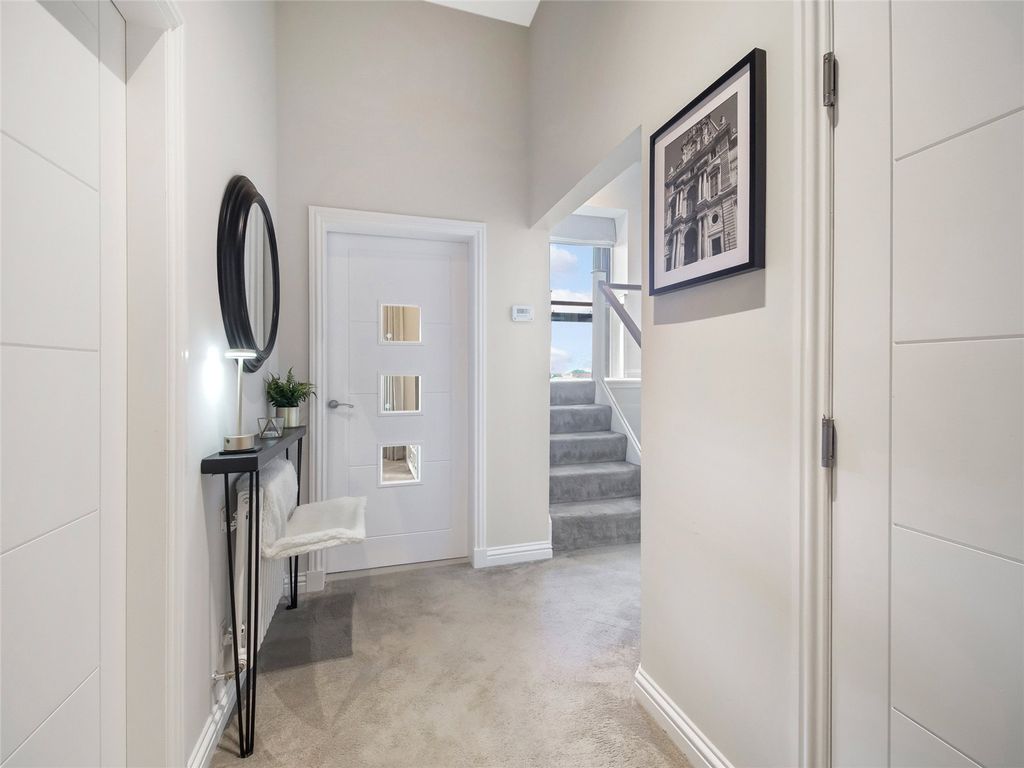 Property photo 3 of 25 Picture No. 02