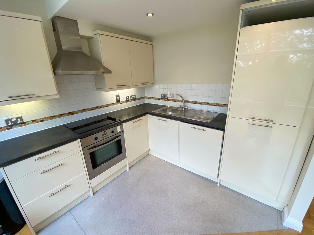 Property photo 2 of 9 Kitchen