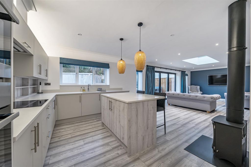 Property photo 2 of 20 1385589-1-692725B5Af76A.Jpg