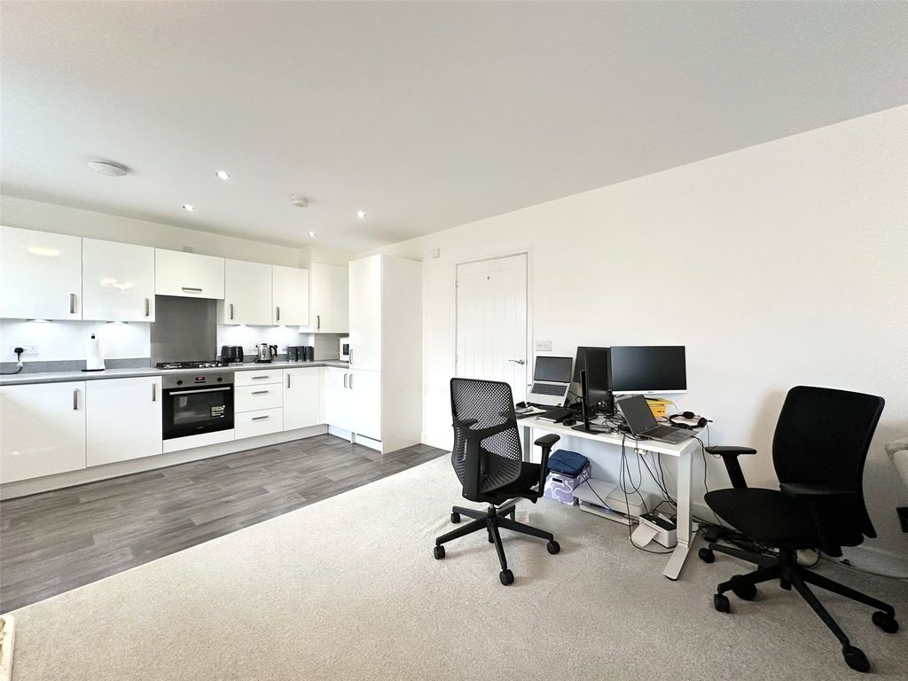 Property photo 2 of 14 Kitchen/Dining Area