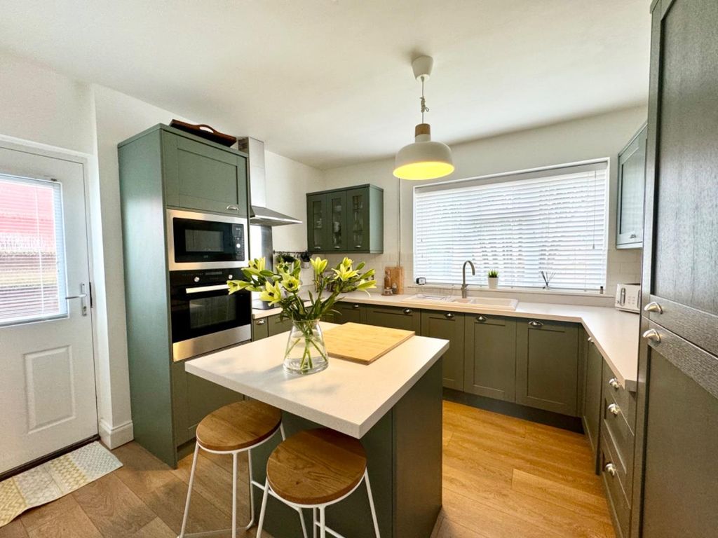 Property photo 3 of 13 Kitchen