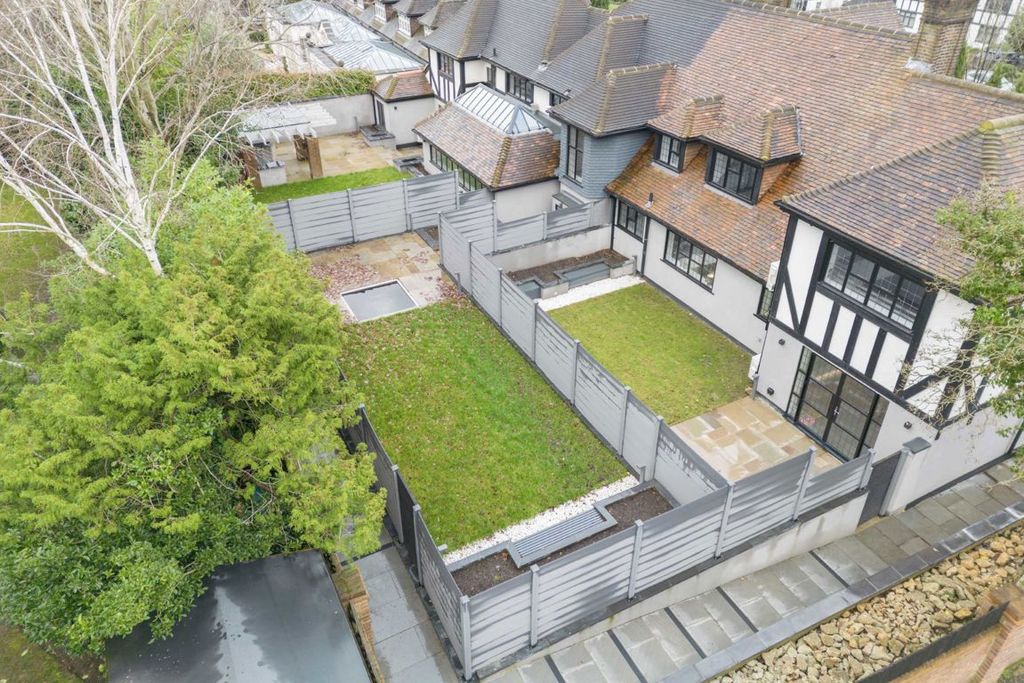 Additional image 11 of 3 bed flat to rentBeech Hill Avenue, Hadley Wood EN4