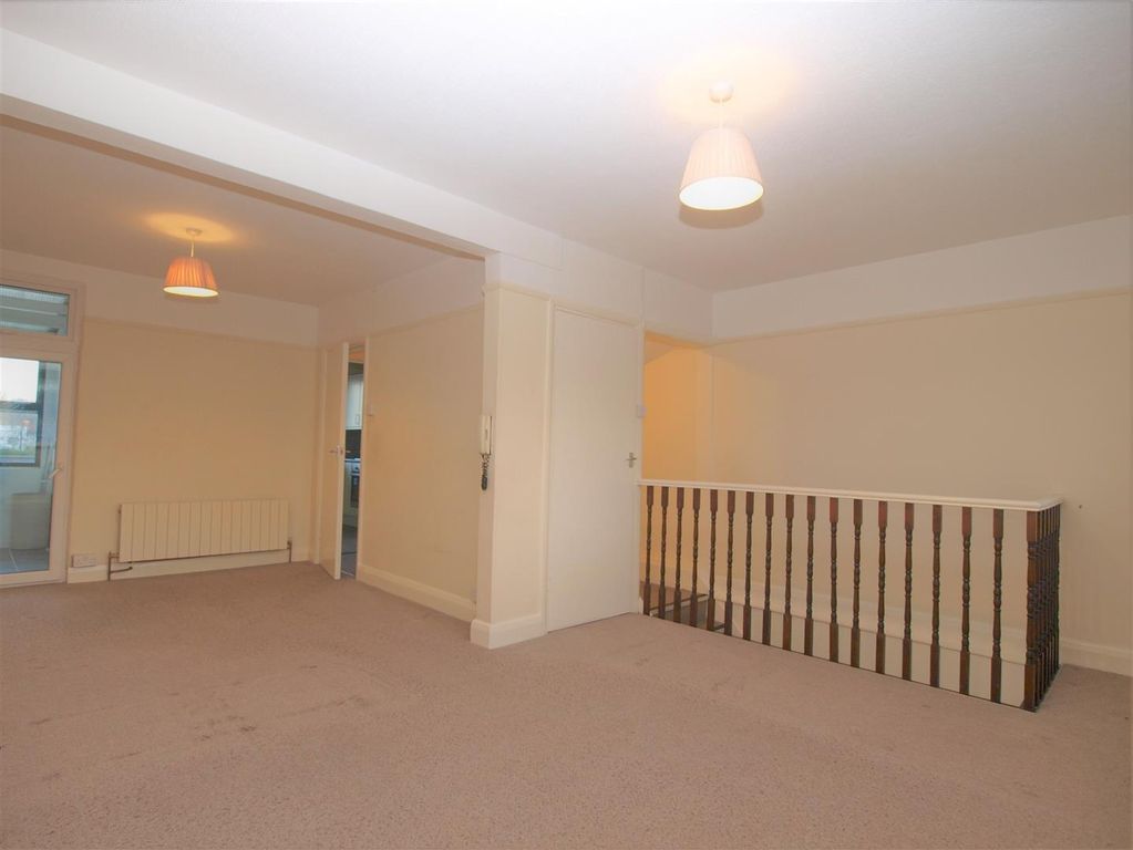 Property photo 3 of 9 Lounge3.Jpg