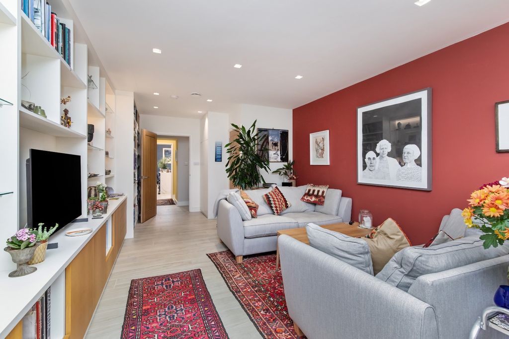 Property photo 3 of 19 4670263