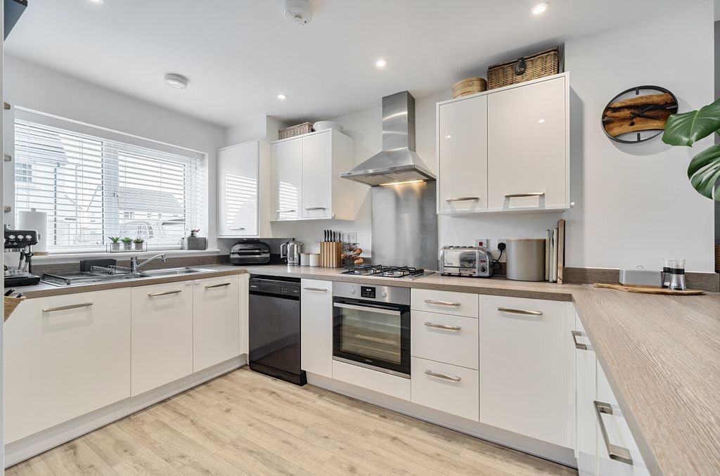 Property photo 3 of 17 1326855-15-6877B3...