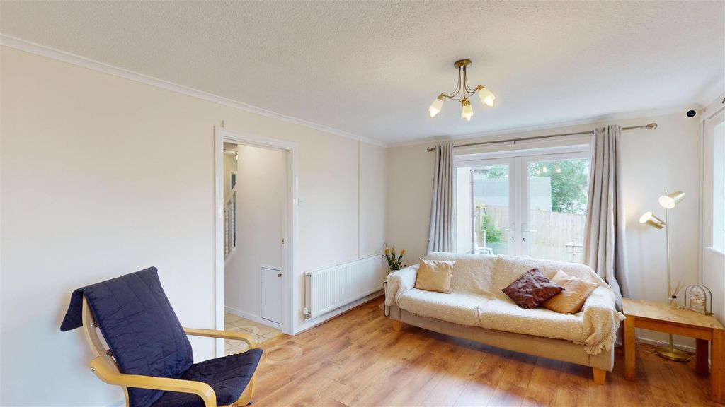 Property photo 2 of 18