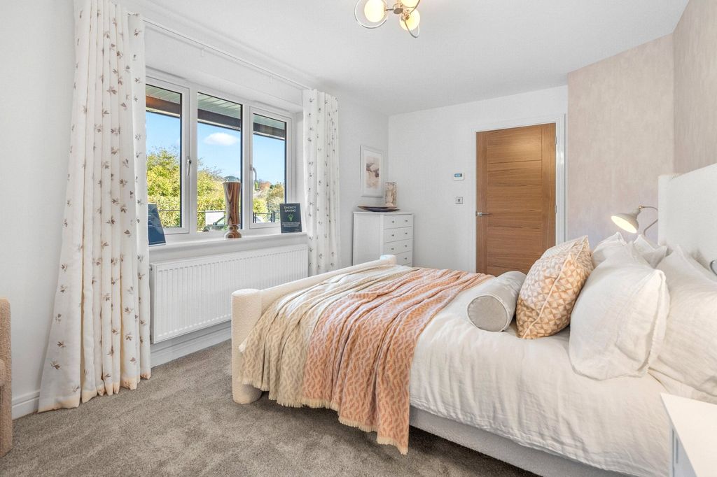 Property photo 2 of 18 Show Home