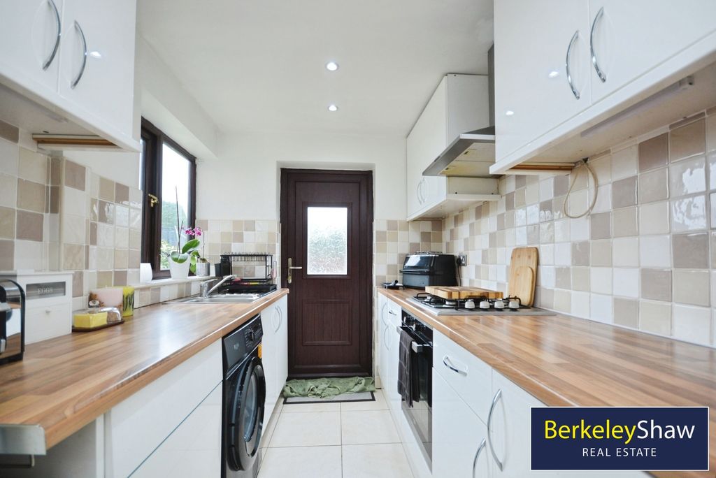 Property photo 1 of 18 Kitchen
