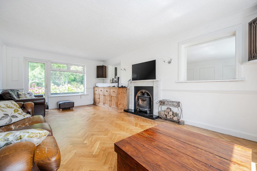 Property photo 2 of 28 1327505-15-6877B9...