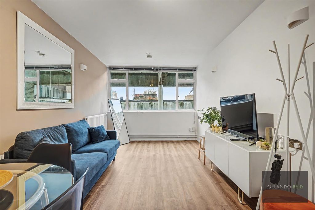 Property photo 1 of 12 Flat 2, 2 Winter Garden House WC2B 5nd-7.Jpg