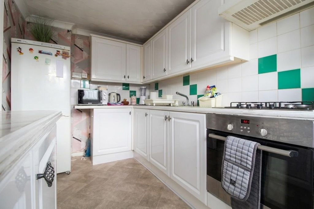 Property photo 3 of 12 Ktch.Jpg