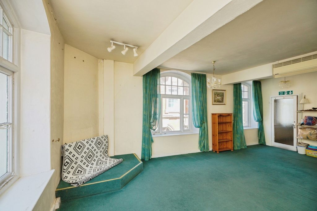 Property photo 3 of 20 Pbox-Img.Jpg
