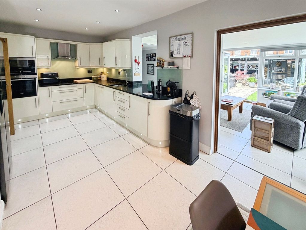 Property photo 2 of 33 Kitchen Diner