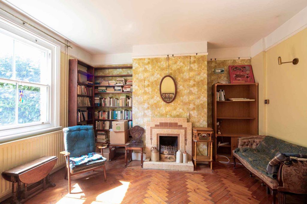 Property photo 3 of 18