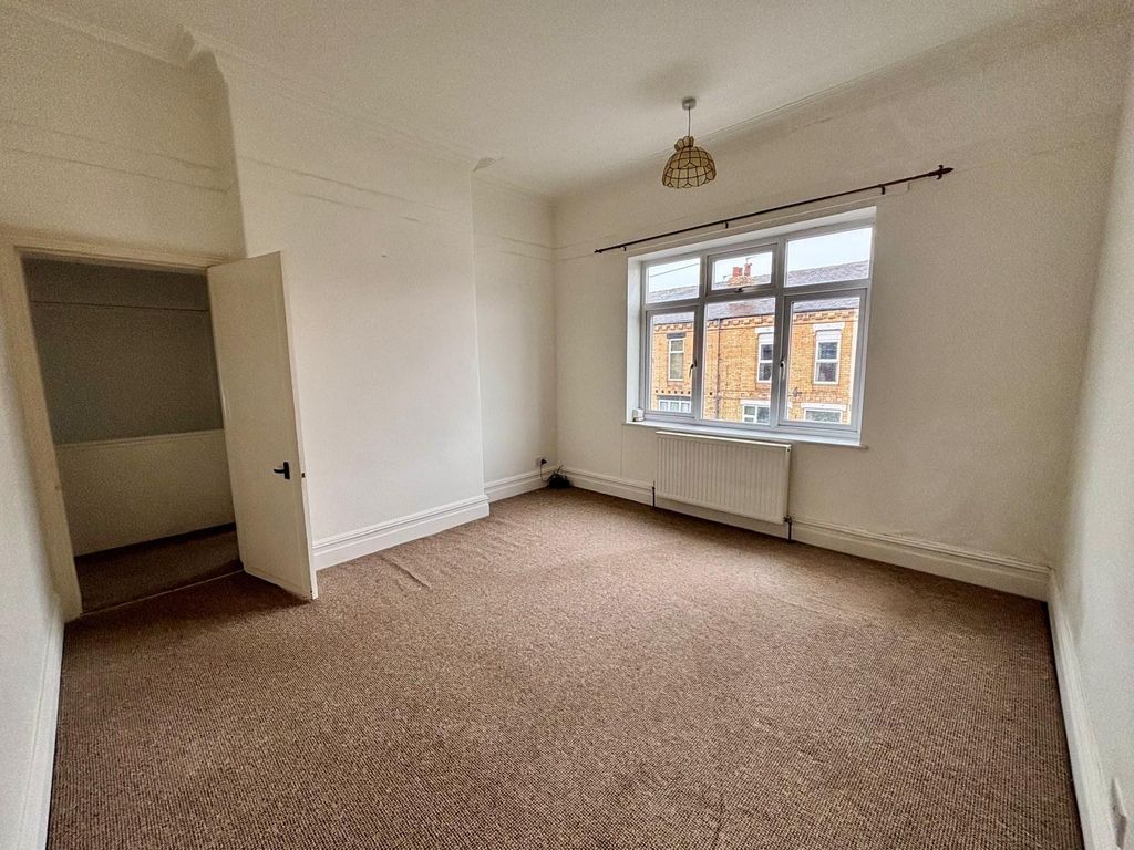Property photo 1 of 13 Living Room