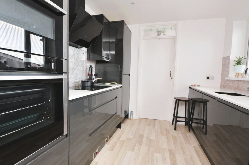 Property photo 2 of 9 Picture No. 04