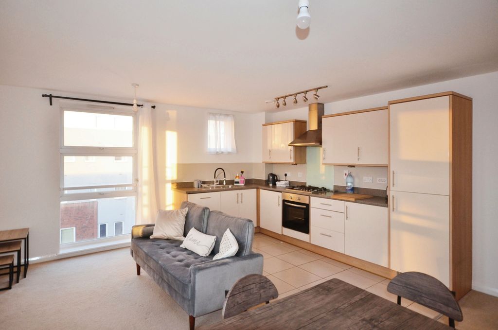 Property photo 2 of 7 Kitchen