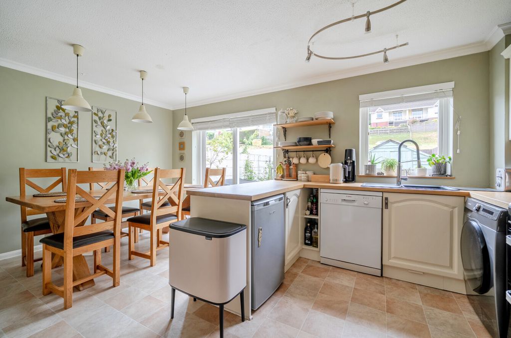 Property photo 2 of 21 1463014-11-6A0B1A...