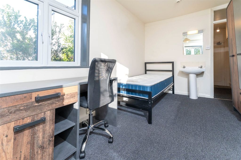 Property photo 2 of 6 Studio