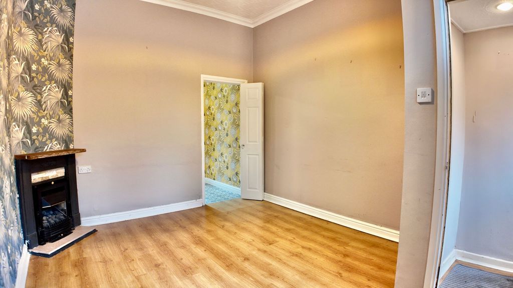 Property photo 2 of 25