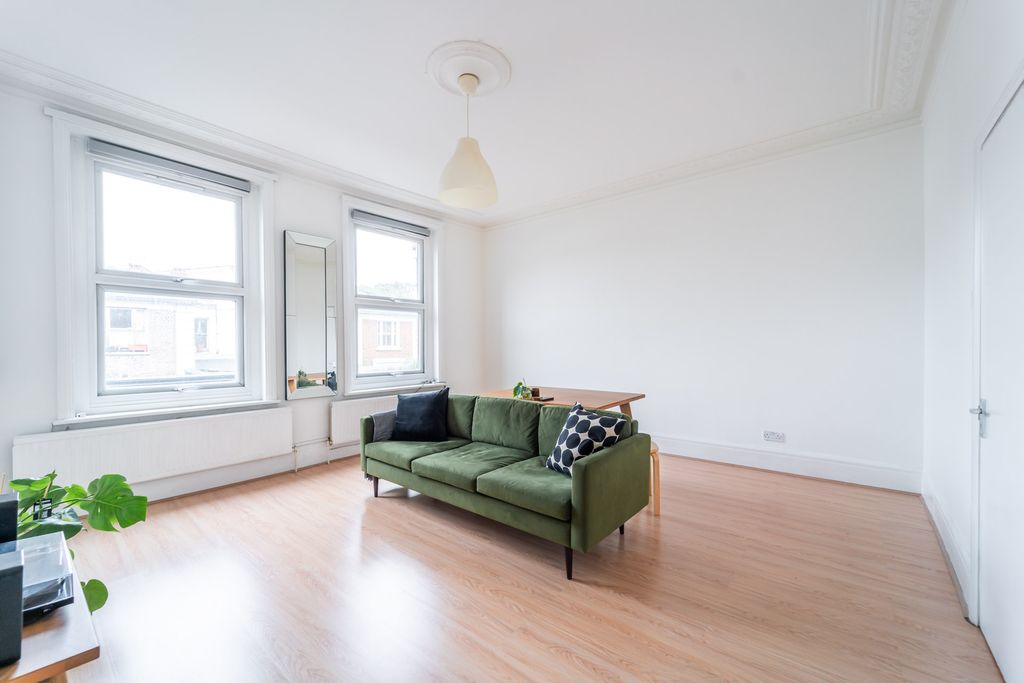 Property photo 1 of 8 Mba02364