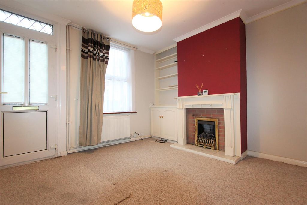 Property photo 2 of 8