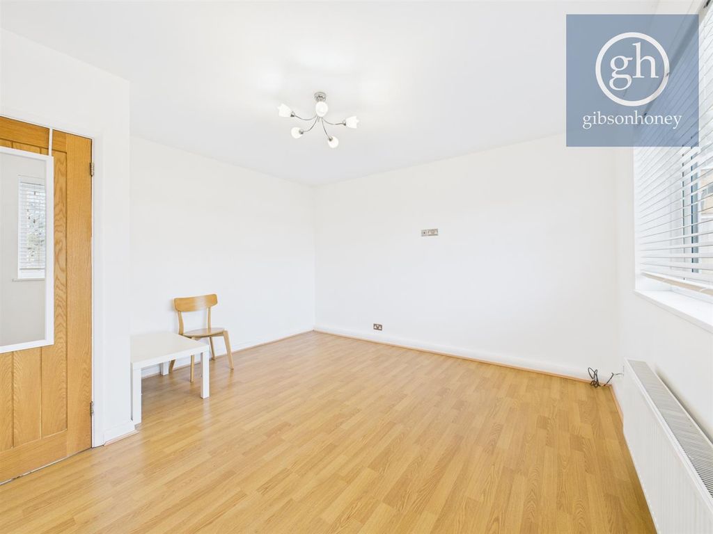 Property photo 3 of 9 Cam05080G0-Pr0256-Still004.Jpg