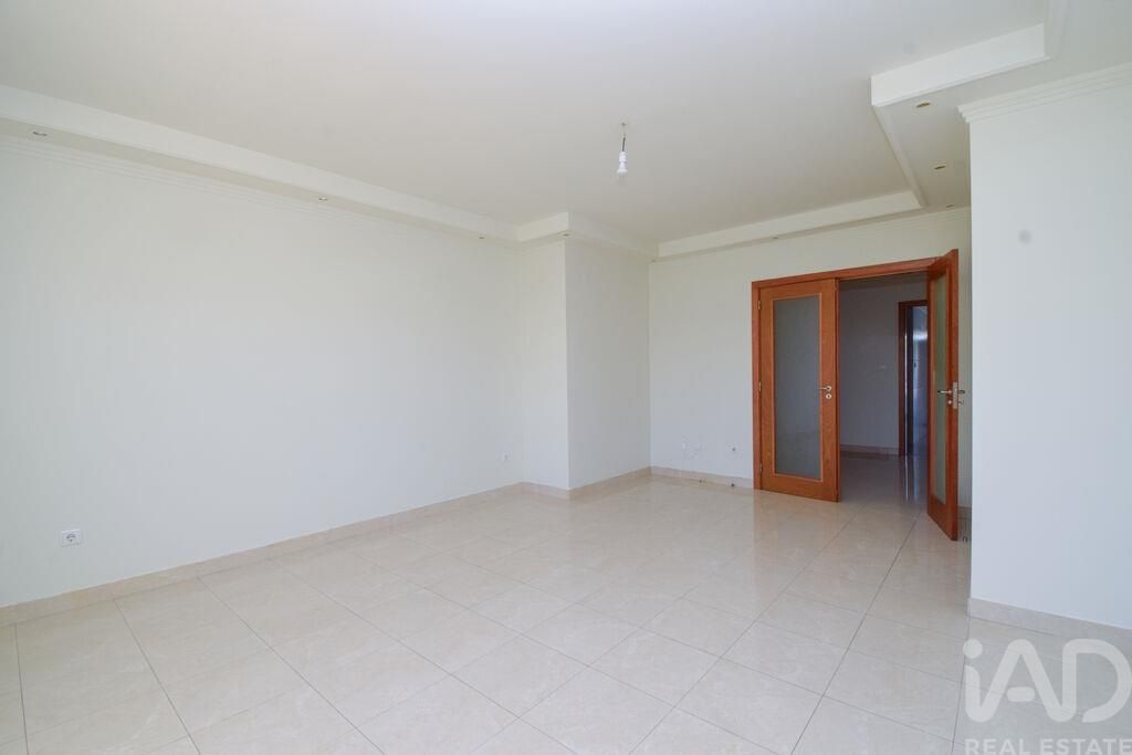 Property photo 3 of 32