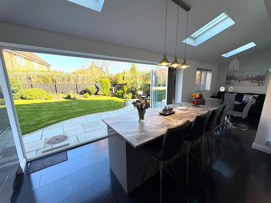 Property photo 2 of 24 Kitchen/Dining Room