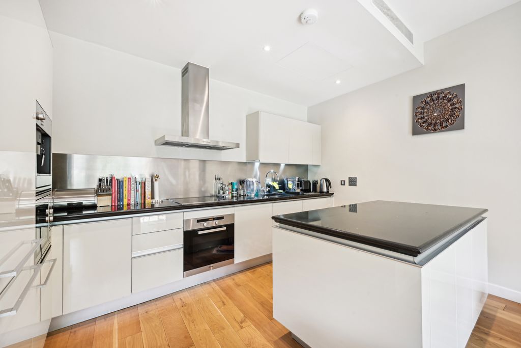 Property photo 3 of 9 7 Hepworth Court (4)