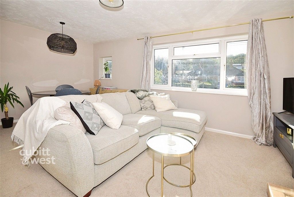 Property photo 3 of 10 Lounge Diner