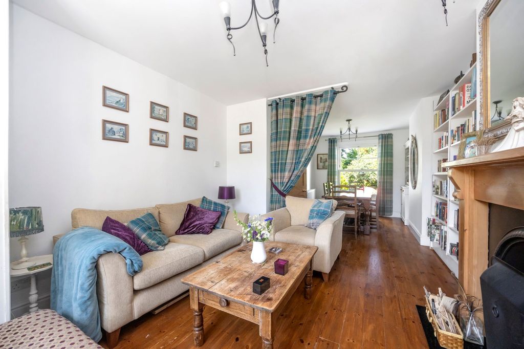 Property photo 2 of 28