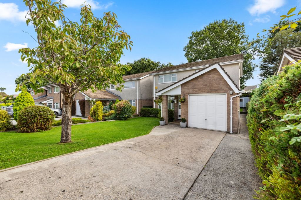 Property photo 2 of 31