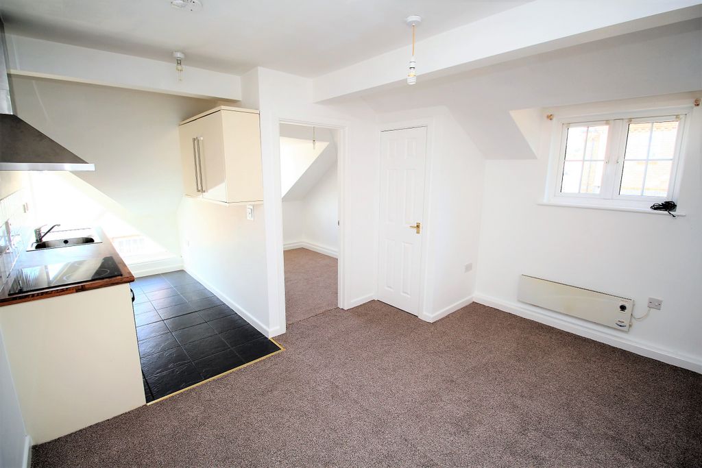 Property photo 2 of 4 Open Plan Kitchen/Li