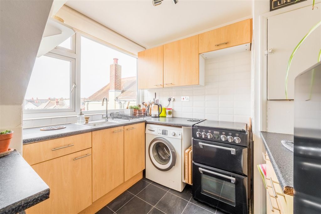 Property photo 3 of 19 34 Rutland Gardens-3.Jpg