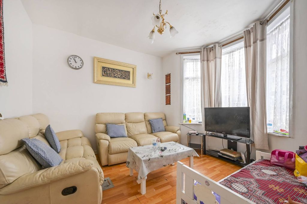 Property photo 1 of 12