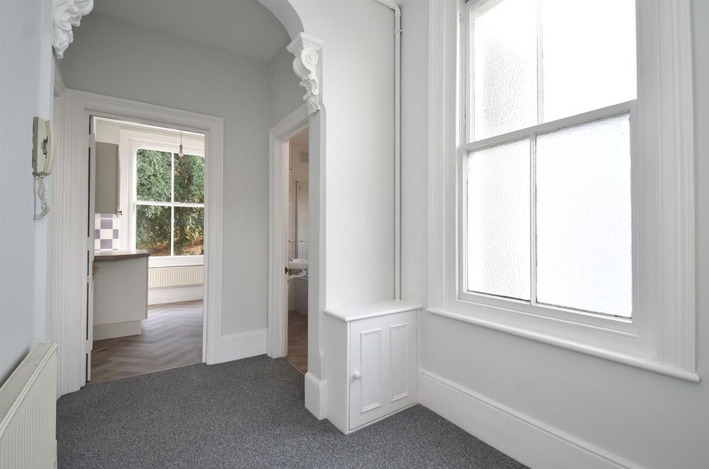 Property photo 2 of 13 Entrance Hall