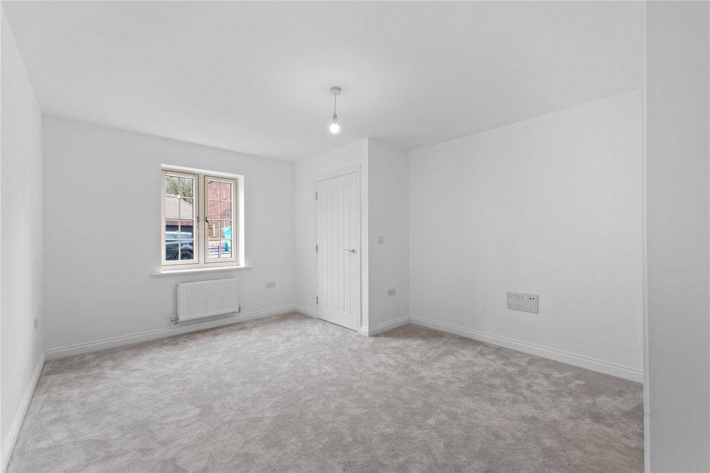 Property photo 3 of 22 Picture No. 02