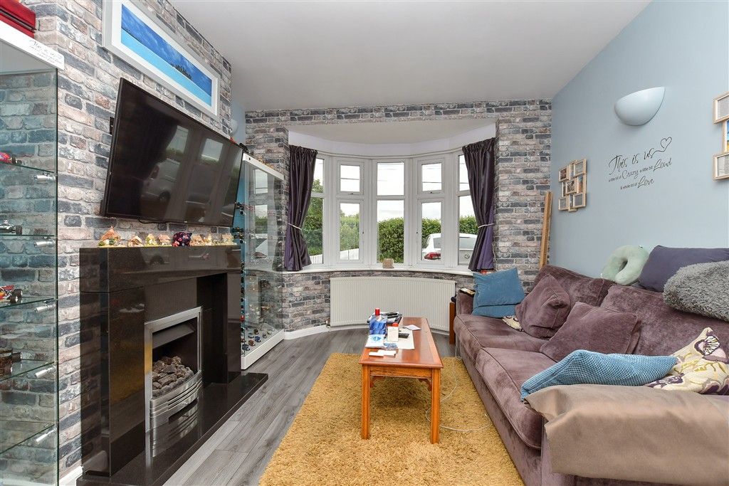 Property photo 3 of 12 Lounge