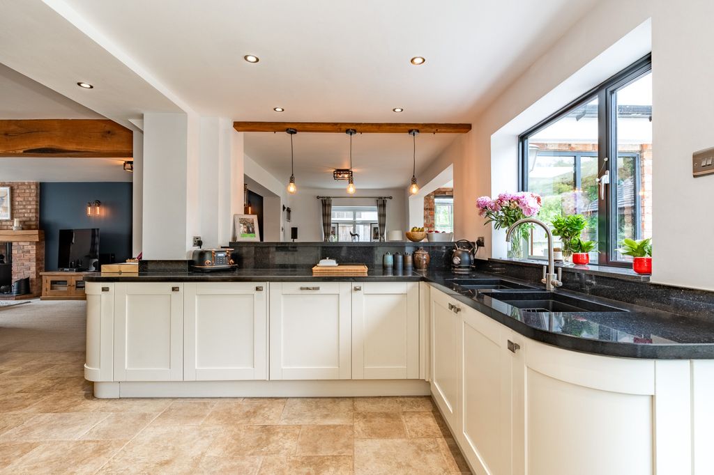 Property photo 2 of 29