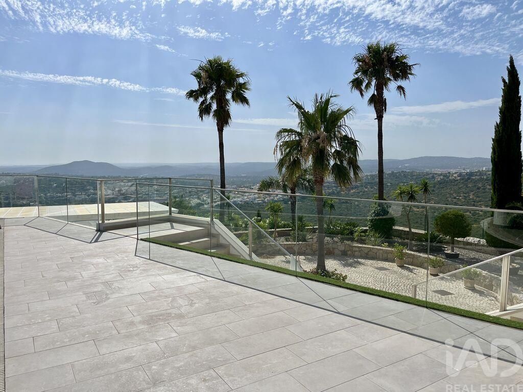 Property photo 2 of 33