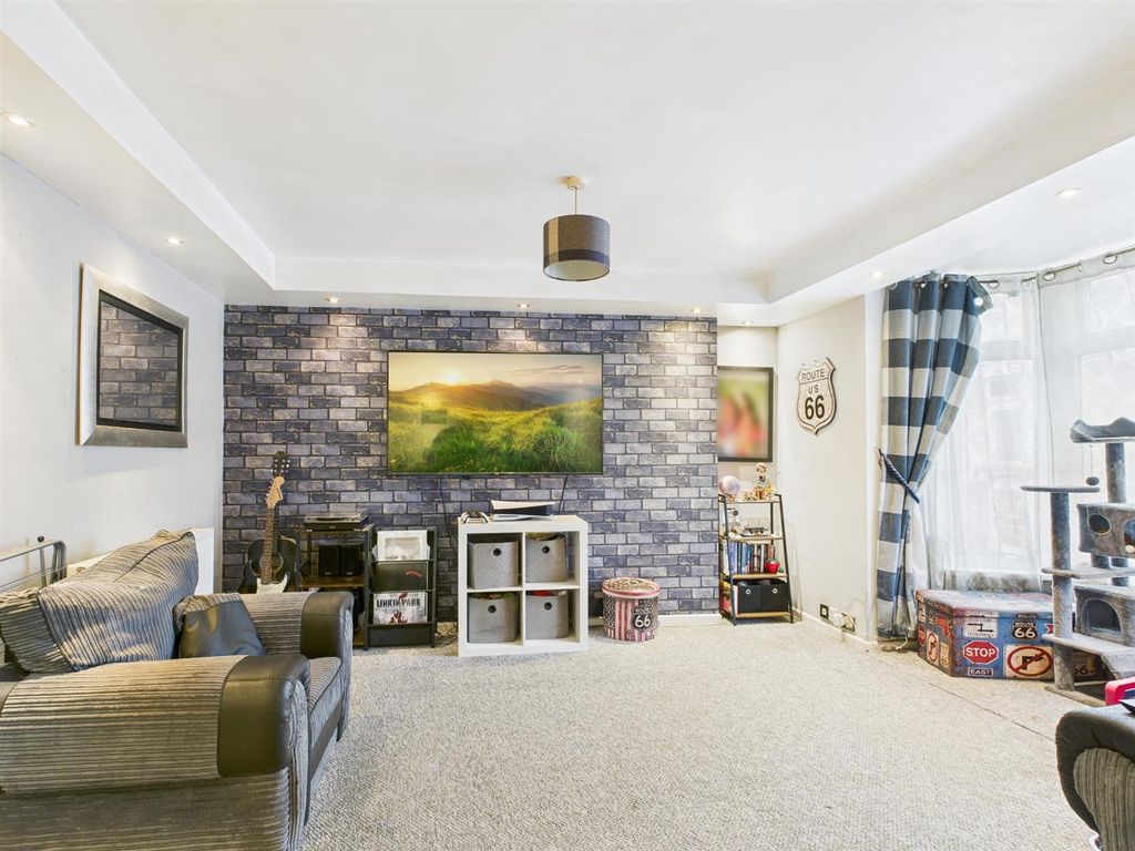 Property photo 3 of 10 Cam02295G0-Pr0345-Still004.Jpg