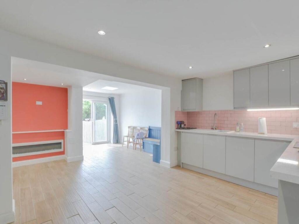 Property photo 3 of 15 Kitchen/Diner