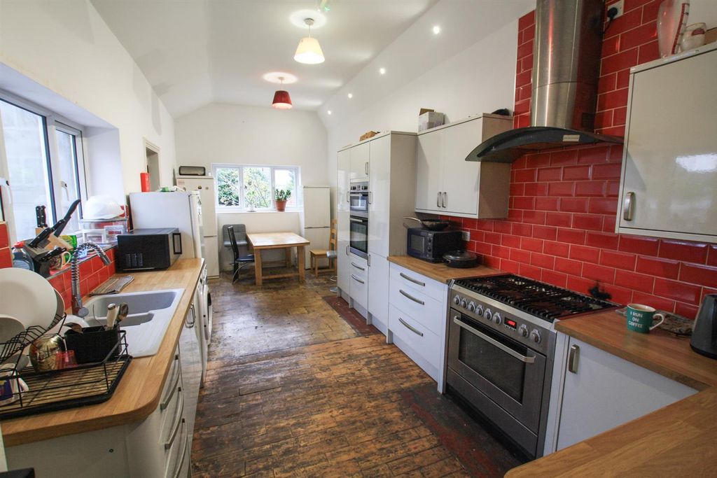 Property photo 3 of 7 R5x7Hbugkkoaeoutbu2U4G.Jpg