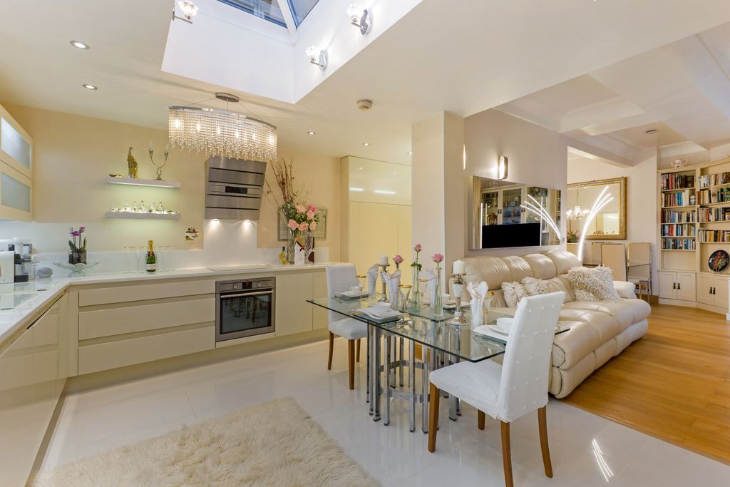 Property photo 2 of 27