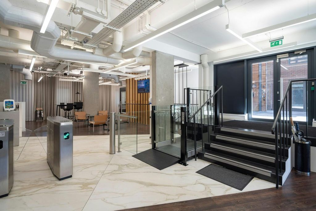 Property photo 3 of 15 Entrance / Reception
