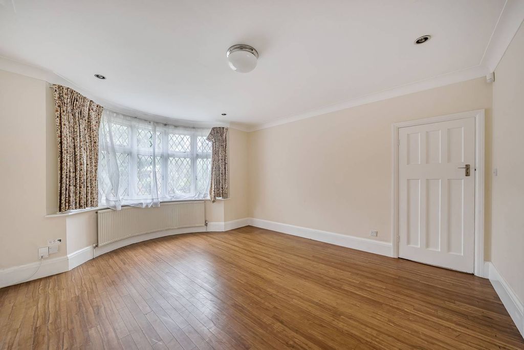Property photo 1 of 27